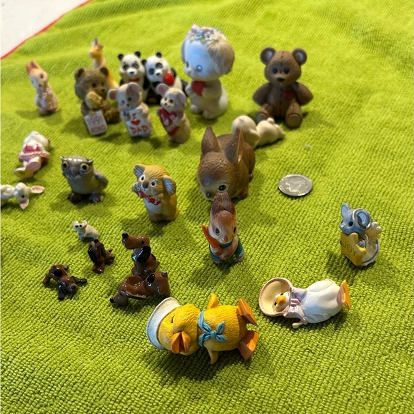 24 Hallmark small figurines for Valentine’s Day, Halloween and others. - Picture 10 of 11